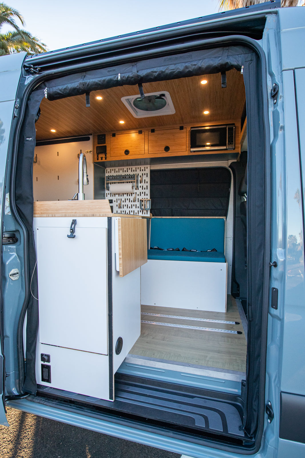 Mercedes Sprinter 4x4 - The Classic Layout – Campovans